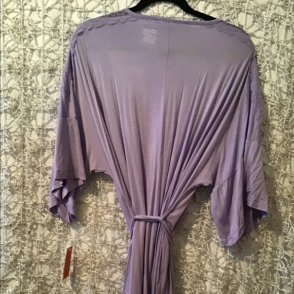💙 Gillian O’Malley  Lace Trimmed Robe - Picture 6 of 8